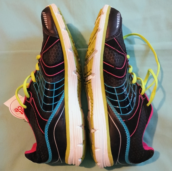 NWT Athletech Black and Neon Tennis Shoes 9M Casual Sports Running Modern - Picture 2 of 4